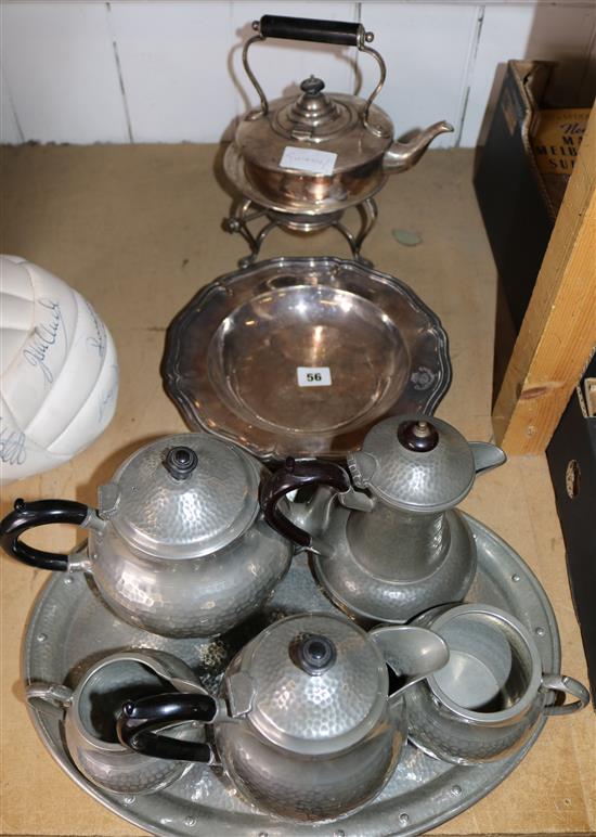 Hammered tea set & kettle on stand